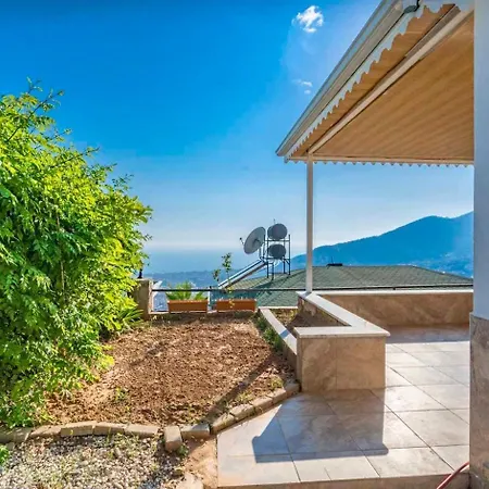Vilă With Pool With View Of *